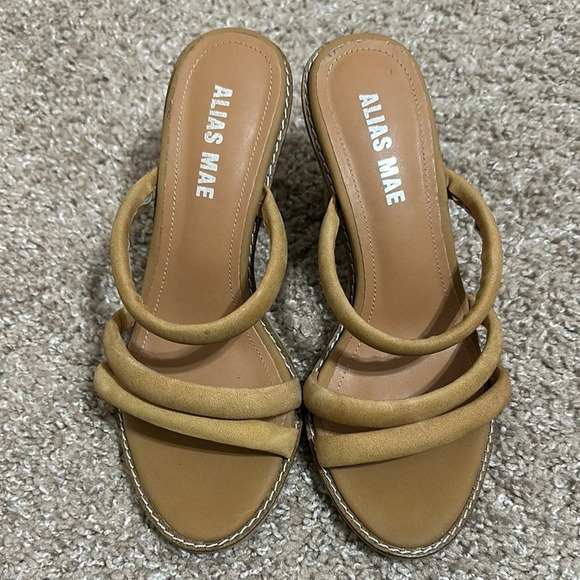 Alias Mae - Picture 1 of 7